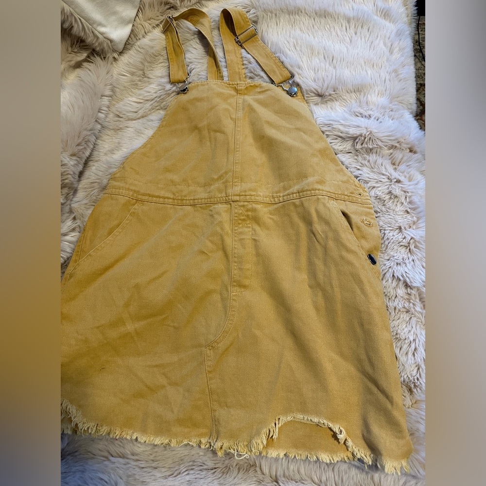 Beautiful yellow Vici Medium jumper with buttons.